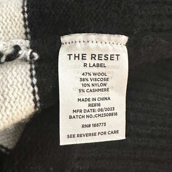 THE RESET MAGIC MOCK NECK SWEATER MEDIUM - Picture 4 of 4